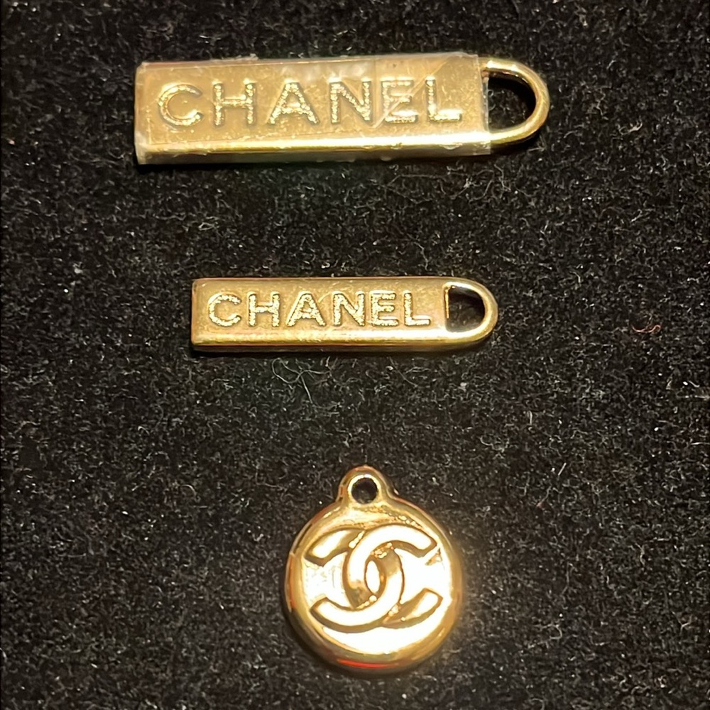 Shanel CC Gold Logo Pull Zippers - Picture 13 of 17